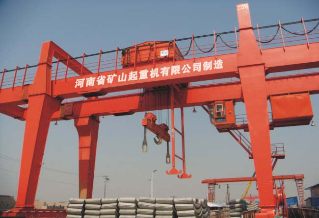 倒土專用門(mén)式起重機(jī)